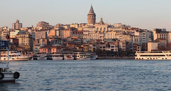 Descubra lugares incríveis sem gastar uma fortuna viajando a Istambul
