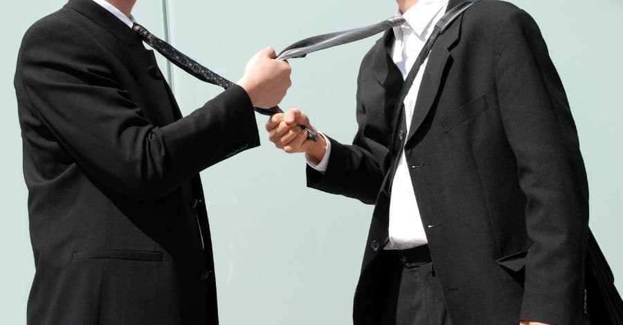 Conflitos entre árabes e judeus e guerra contra o Irã